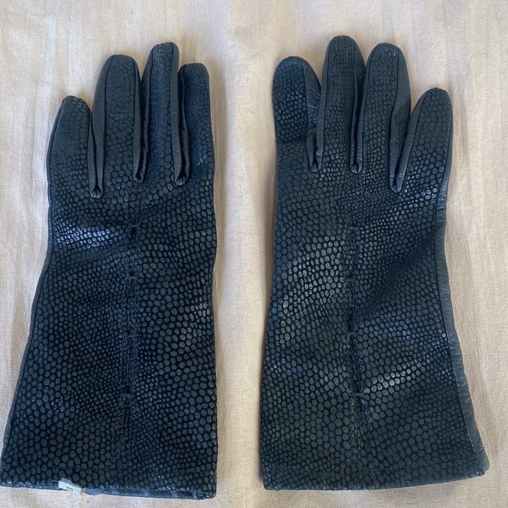 Black Leather Gloves - Picture 2 of 6